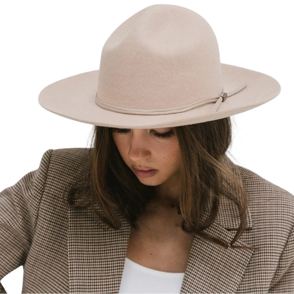 GIGI PIP CAMILLE CAMPAIGN CROWN Hat Cream Color.   S/M Size 57
